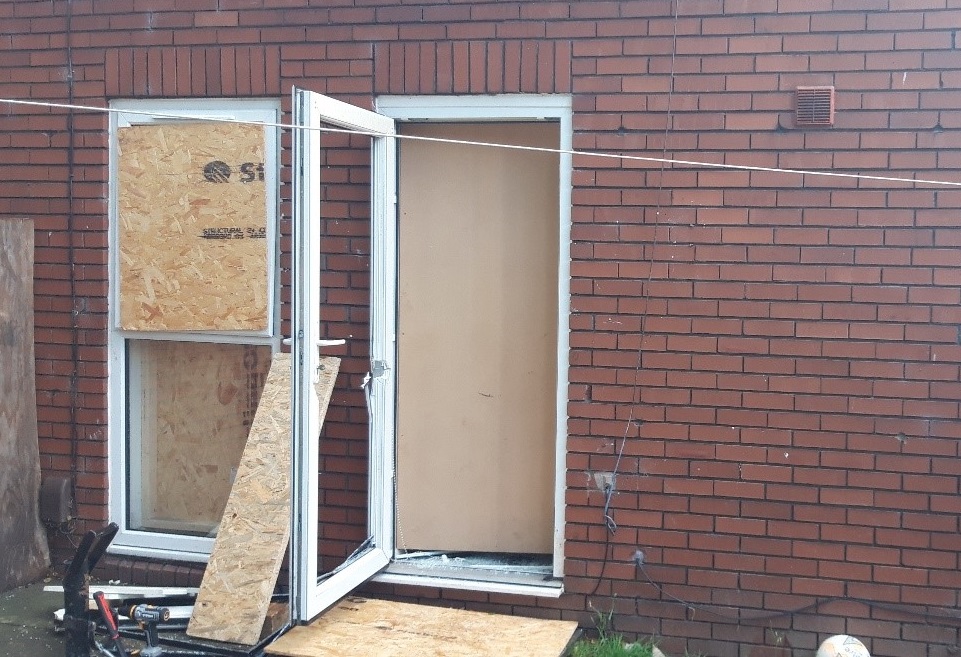 Three people were arrested following a drugs warrant